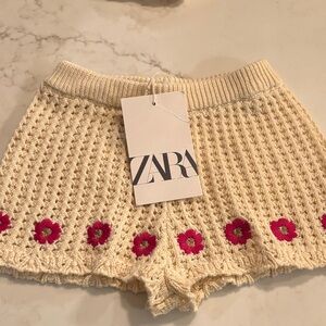 Zara High Waist Cream Knit Shorts with Floral Embroidered Design